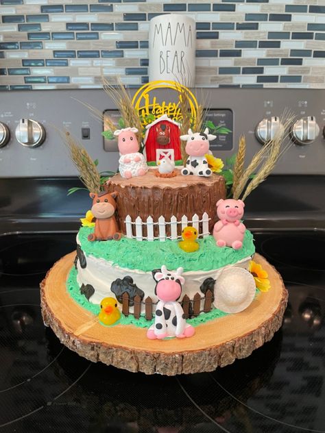 Farm animals cake; farm theme cake; birthday cake; barn; pig; horse; sheep; cow Diy Farm Cake, Farmyard Birthday Cake, Cake Farm Animals, Farm Cake Ideas, Farm Theme Birthday Cake, Farm Themed Birthday Cake, Farm Theme Cake, Old Macdonald Birthday, Farm Animals Cake