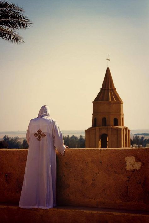 #Coptic #Orthodox #Monk in a white Liturgical vestment Pope Shenouda, Monastic Life, Church Aesthetic, Music A, Eastern Orthodox, Egyptian History, Orthodox Christianity, Christian Church, Place Of Worship