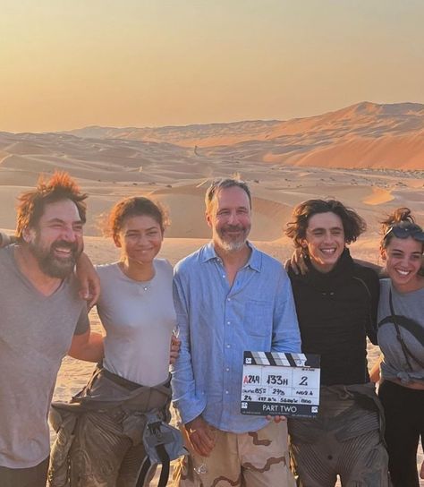 Denis Villeneuve Universe on X: "Denis Villeneuve with the cast of #Dune2 on set on Abu Dhabi https://t.co/1lpfGELcmU" / X Dune Part 2, Dune Film, Dune Series, Zendaya Maree Stoermer Coleman, Paul Atreides, Tom Holland Zendaya, Denis Villeneuve, The Fall Guy, New Pic