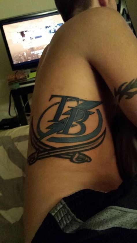 Stephen Frey has a passion for ALL Tampa Bay sports. Impressive. Sports Tattoos For Men Ideas, Tampa Bay Lightning Tattoo, Tampa Bay Buccaneers Tattoo, Florida Tattoo, Tampa Bay Lightning Wallpapers, Hockey Tattoo, Sport Tattoos, Tampa Bay Lightning Vasilevsky, Florida Tattoos