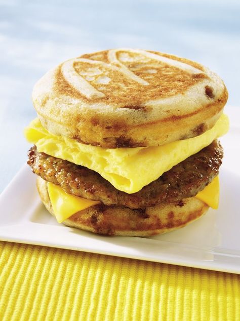 Mcgriddle Recipe, Mcdonalds Mcgriddle, Mcdonalds Copycat Recipes, Mcdonalds Recipes, Griddle Recipes, Egg And Cheese, Copykat Recipes, Copycat Restaurant Recipes, Taco Bell