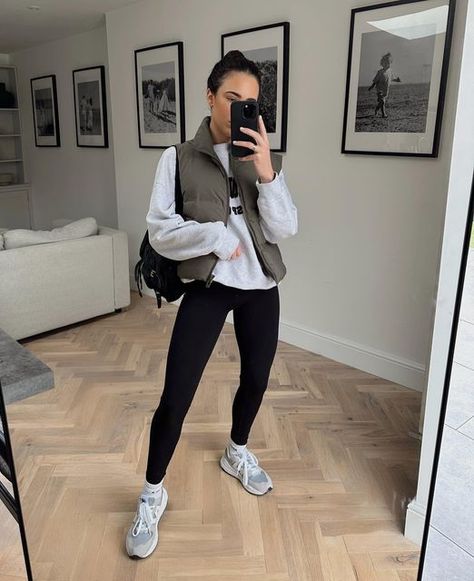 Jessica Taylor on Instagram: "Todays fit 👟 happy monday💫" Casual Workout Outfits Winter, Winter Gym Outfits For Women, Gym Outfits Winter, Outfits Ideas Women, Fall Workout Outfits, Minimalist Winter Outfit, Casual Outfits Ideas, Workout Outfits Winter, Workout Outfits For Women