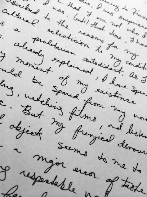 Character Handwriting, Men Handwriting, Feminine Handwriting, Messy Cursive Handwriting Aesthetic, Doctor Handwriting, Handwriting Styles Aesthetic, Beautiful Handwriting Practice, Elegant Handwriting, Cool Handwriting