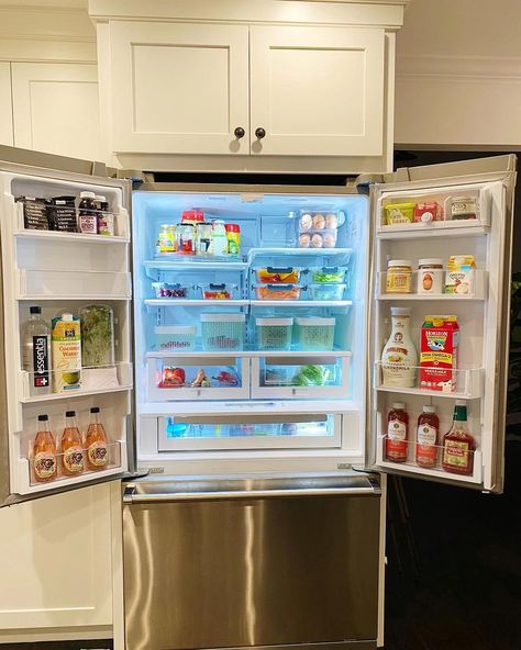 COSmyPlace on Instagram: “Today is the day 🙌🏻☀️ ➡️ to see the Before&After- let’s clean and organize your fridge.” Fridge Organization Double Door, Double Door Fridge Organization, Fridge Inside, Fridge Organized, Double Fridge, Double Door Fridge, Clean And Organize, Pantry Fridge, Door Fridge