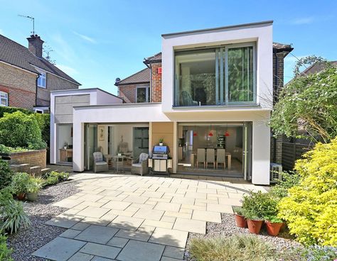 An amazing contemporary double storey rear extension. We love the light render and the light grey windows. The ground floors extension has huge sliding doors which bring in so much light. We love the large sliding doors on the first floor onto the Juliet balcony too. Image source The Home Hub Group. First Floor Extension, 2 Storey Rear Extension, Two Story Rear Extension, Rear Extension Ideas Two Storey, Second Floor Extension Ideas, First Floor Extension Ideas, Double Extension Ideas, House Extensions 2 Storey, Flat Roof Extension With Balcony