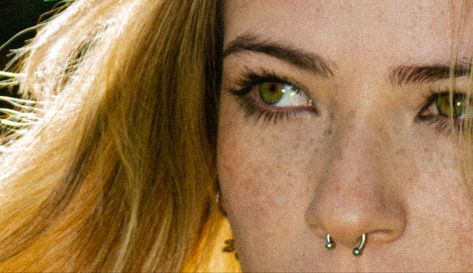 green eyes freckles septum piercing aesthetic Septum Piercing Aesthetic, Green Eyes Freckles, Piercing Green Eyes, Piercing Aesthetic, Natural Girl, Septum Piercing, Green Eyes, Essie, Green