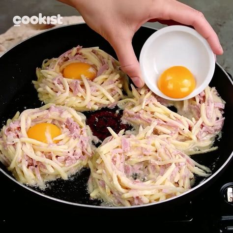 Egg Fritters, Eggs In A Nest, Cookist Wow, Fritter Recipes, Air Fryer Recipes Easy, Dinner Recipes Crockpot, Breakfast Brunch Recipes, Breakfast Dishes, Egg Recipes