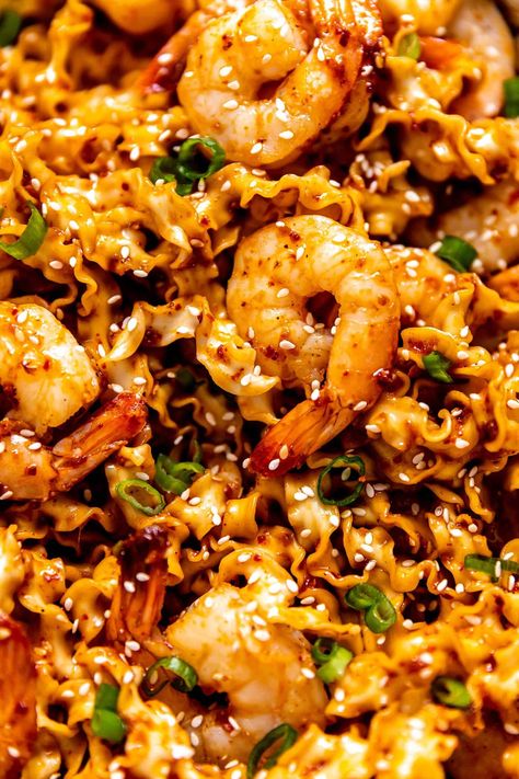 These Chinese-inspired spicy garlic chili oil noodles are quick and easy to make and tossed with the yummiest garlic ginger chili oil. Feel free to toss with shrimp or your choice of protein (such as chicken, beef, pork, tofu) and veggies. Such a delicious, quick and easy dinner recipe! | gimmesomeoven.com Spicy Garlic Chili Oil Noodles, Shortcut Dinners, Garlic Chili Oil Noodles, Chili Oil Noodles, Tofu Chili, Tofu And Veggies, Tasty Noodles Recipe, Garlic Chili Oil, Noodles With Shrimp