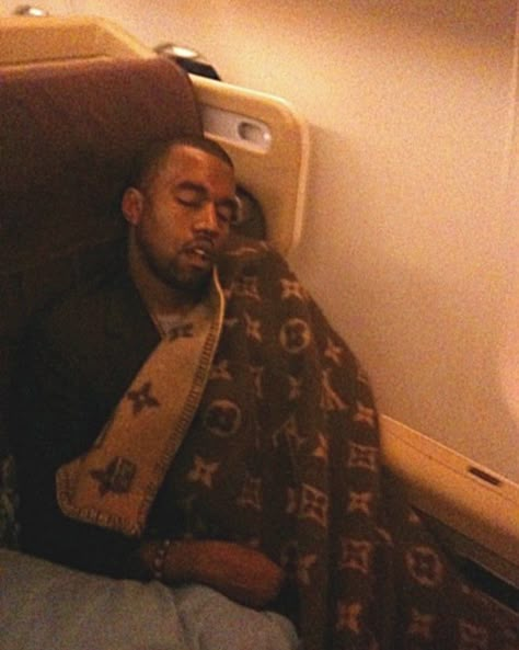 Kanye Memes, Funny Kanye, Kanye West Funny, Kanye West Wallpaper, Photoshop Pics, Fashion Culture, Kandy, Louis Vuitton Men, Videos Funny