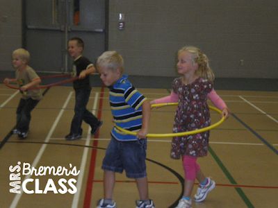 Hula Hoop Car Road Trip- a great PE activity! Kindergarten Pe Games, Gym Class Ideas, Kindergarten Pe, Gym Games For Kids, Elementary Physical Education, Elementary Pe, Pe Activities, Pe Lessons, Pe Ideas