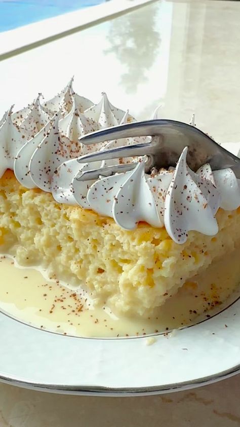 Tres Leches Cake Recipe, Gelatin Recipes, Cupcakes Decorados, Tres Leches Cake, Tres Leches, Fun Baking Recipes, Sweet Desserts, Interesting Food Recipes, Bolivia