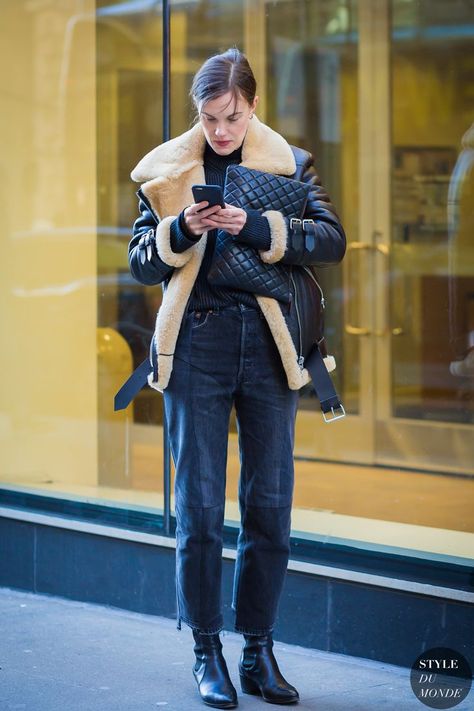 Jo Ellison by STYLEDUMONDE Street Style Fashion Photography Jo Ellison Style, Jo Ellison, Fashion Photography School, Street Style 2016, Emmanuelle Alt, Fashion Photography Inspiration, Style Inspiration Winter, Aviator Jackets, Street Fashion Photography