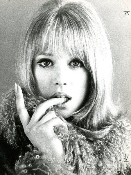 Pattie Boyd 60s, Rock Star Makeup, Pattie Boyd Style, 60s Models, Beatles Girl, Pattie Boyd, Anna Karina, Star Makeup, Sharon Tate