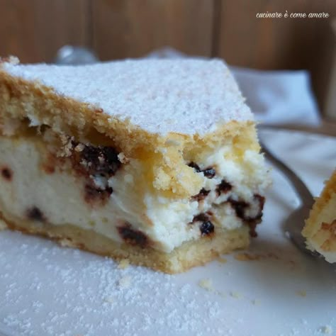 TORTA DI FROLLA RIPIENA ricotta e cioccolato Low Carb Pizza Recipes, Italian Cuisine Recipe, Italian Recipes Dessert, Sweet Cooking, Torte Cake, Best Bakery, Cheesecake Desserts, Sweet Cakes, Mini Desserts