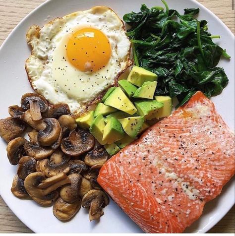 Salmon Dinner Ideas, Pasti Fit, Salmon Dinner, Makanan Diet, Healthy Food Dishes, Healthy Lifestyle Food, Diet Keto, Healthy Meal Prep, Junk Food