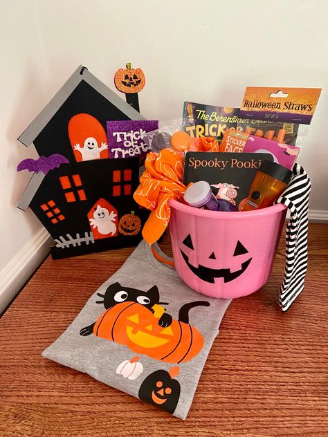 Spooky Basket For Men, Halloween Treat Baskets, Basket For Men, Man Home Decor, Halloween Boo Basket, Spooky Basket, Halloween Straws, Boo Baskets, Halloween Basket