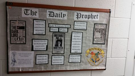 Harry potter bulletin board. "Life lessons from Harry Potter " Daily Prophet Bulletin Board, News Board Ideas, Harry Potter Bulletin Board, Hogwarts Classroom, Harry Potter Classroom Theme, Magical Classroom, Harry Potter Classes, Harry Potter Library, Classe Harry Potter