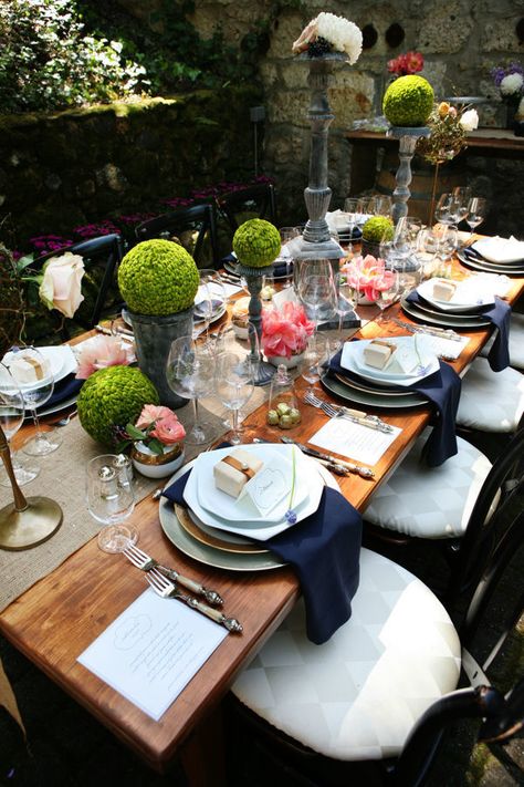 Preserved boxwoods on tiered iron stands give this table, designed by PAPERISTA, a formal, English-inspired look. Via Style Me Pretty Wedding Backyard Reception, Tafel Decor, Beautiful Table Settings, Pretty Tables, Table Scapes, Set The Table, Colorful Table, Al Fresco Dining, Beautiful Table