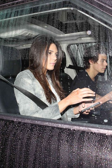 Yep, just casually sitting in a car together. Breathing the same air. Harry Styles Quiz, Kendall Jenner Car, Pictures Of Harry Styles, Harry Styles And Kendall Jenner, Kendall Harry, Kendall And Harry Styles, Harry Styles Dating, Harry Styles Songs, Kendall Jenner Photos