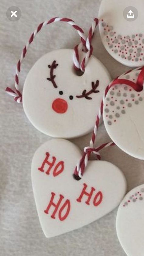 Airclay Ideas Christmas, Clay Xmas Decorations Diy, Christmas Ornaments Ceramic Ideas, Christmas Diy Preschool, Diy Clay Crafts Christmas, Homemade Clay Christmas Decorations, Air Dry Clay Christmas Decorations Kids, Christmas Airdry Clay Ornaments, Christmas Clay Ideas For Kids