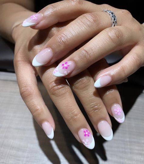 White French Tip With Colorful Flowers, White French Tip With Pink Flowers, White French Tip With Flower Design, White French Tips With Flowers, Switzerland Nails, White French Tip With Flowers, Cute Nails For Vacation, French Tip With Flowers, Short Almond