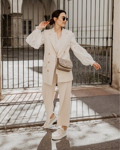 Chloe Sneakers Outfit, Beige Purse Outfit, Vest Blazer Outfit, All Beige Outfit, Chloe Sneakers, Boujee Fashion, Boujee Style, Neutral Blazer, Clean Outfit