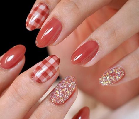 Design For Round Nails, Japanese Nail Art Elegant, Nail Art Elegant, Round Nail Designs, Nails Painting, Red Nail Art Designs, Nail Art Pictures, Japanese Nail, Japanese Nail Art