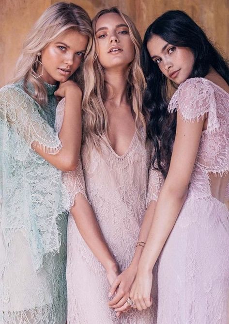 Ugly Bridesmaid Dresses, Girlfriends Photoshoot, Foto Best Friend, Bridesmaid Photoshoot, Sisters Photoshoot Poses, Sister Photography, Sister Poses, Bridesmaid Dress Collection, Lace Bridesmaid Dress