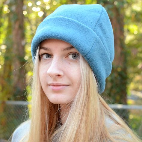 Sewing Fleece Hats, Fleece Hat Diy, Winter Hat Sewing Pattern, Fleece Sewing, Fleece Hat Pattern, Fleece Sewing Projects, Beanie Pattern Free, Fleece Projects, Hat Sewing