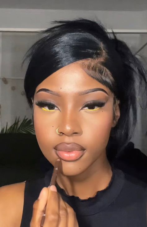 Natural Eye Makeup For Black Women, Chilly Night Out Outfit, Colorful Eye Makeup Black Women, Uk Baddie Makeup Black, 2000s Makeup Looks Black Women, No Makeup Makeup Look Black Women, Cat Eye Makeup Black Women, Dark Skin Makeup Tutorial, Soft Makeup Looks