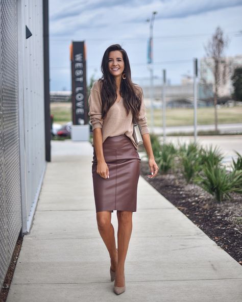 Camel Leather Skirt Outfit, Burgundy Leather Skirt Outfit, Pencil Skirt Outfits Classy, Nude Heels Outfit, Faux Leather Skirt Outfit, Leather Pencil Skirt Outfit, Camel Sweater, Brown Leather Skirt, Leather Skirt Outfit