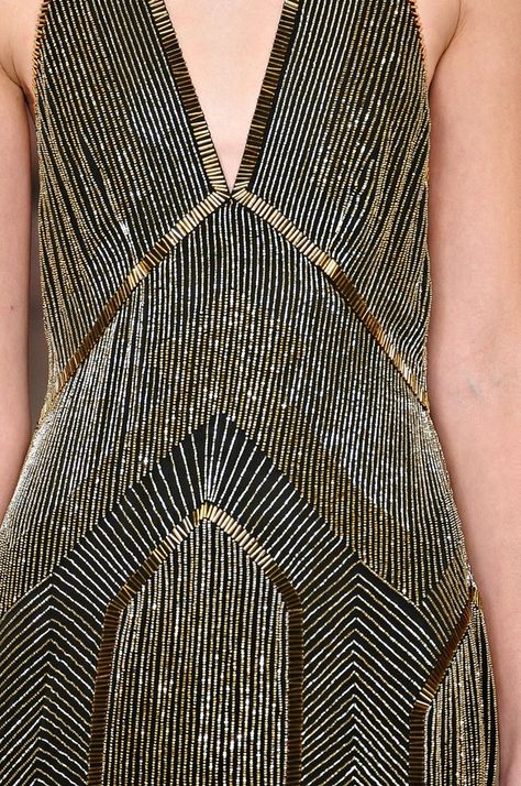 Ralph Lauren - Fall 2012 - Details. Reminds us of Chrysler building Detail Couture, Ralph Lauren Fall, Creation Couture, Mode Vintage, Looks Style, Metropolitan Museum, Fashion Details, Gatsby, Art Deco Fashion