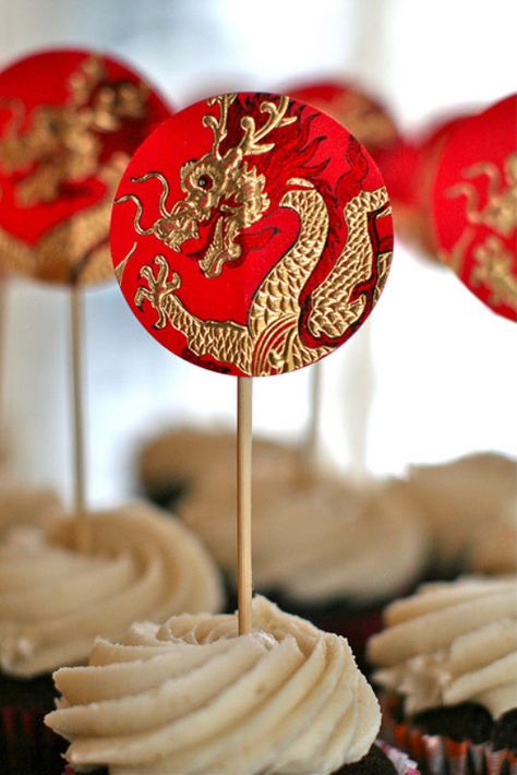 Chinese New Year Dragon Decorations, Chinese Theme Parties, Asian Party Themes, Dragon Cupcakes, Chinese Celebrations, Chinese Christmas, Adoption Shower, Dragon Baby Shower, Chinese Birthday