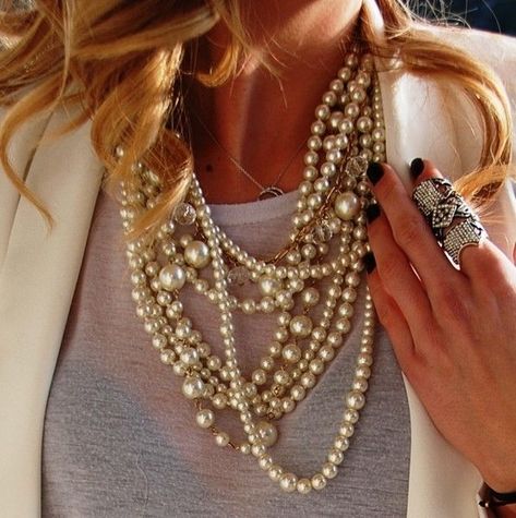 Pearl Necklace Outfit, Wearing Pearls, The More The Merrier, Layered Pearl Necklace, Necklace Outfit, Chunky Pearls, Pearl Necklace Designs, Head Style, Assemblage Jewelry