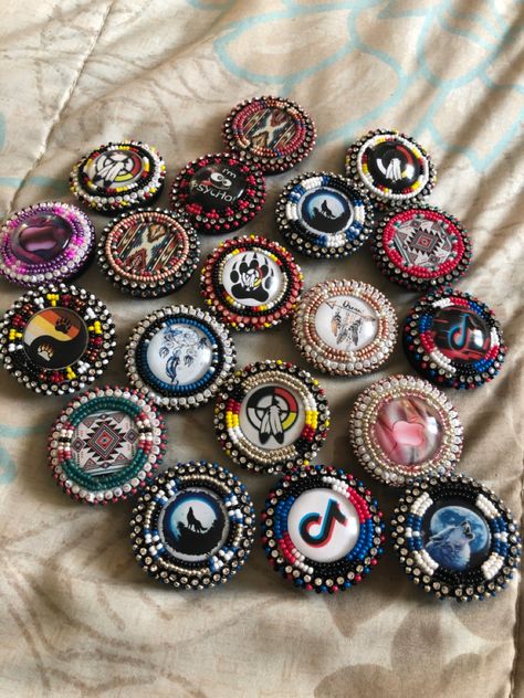 Beaded Popsocket, Diy Bracelets With String, Beadwork Designs, Native American Beadwork, Native American Beading, Anime Demon, Diy Bracelets, Bead Work, Native American