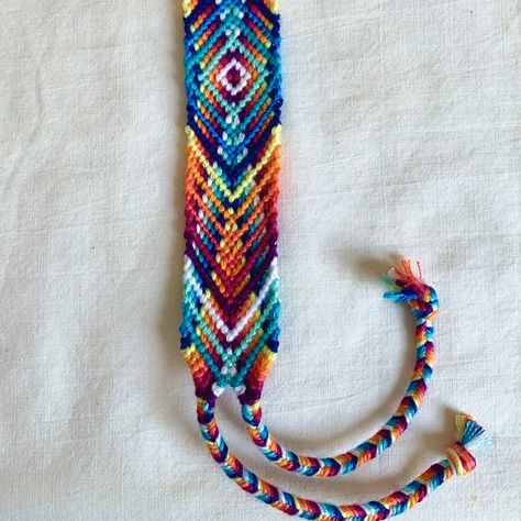 Normal pattern #8232 | BraceletBook Advanced Friendship Bracelet Patterns, Tinna Crochet, Bracket Patterns, Frendship Bracelets, Braided Bracelet Diy, Friendship Bracelet Patterns Easy, Cute Friendship Bracelets, Fiber Art Jewelry, Bracelet Keychains