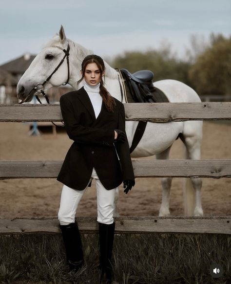 Equestrian Chic Fashion, Horse Riding Outfit Women, Horse Girl Outfits, Horse Riding Fashion, Equestrian Photoshoot, Horse Photoshoot Ideas, Horseback Riding Outfits, Horse Riding Outfit, Equestrian Aesthetic