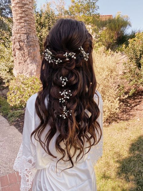 Babysbreath Bridesmaids Hair, Boho Half Up Half Down Hairstyles Bridal, Wedding Hairstyles Brown Hair Braid, Boho Bride Braided Hairstyles, Hairstyles For Long Sleeve Wedding Dress, Fancy Beach Waves Hair, Wedding Long Curly Hair, Bridal Boho Hair Down, Wavy Half Up Wedding Hair