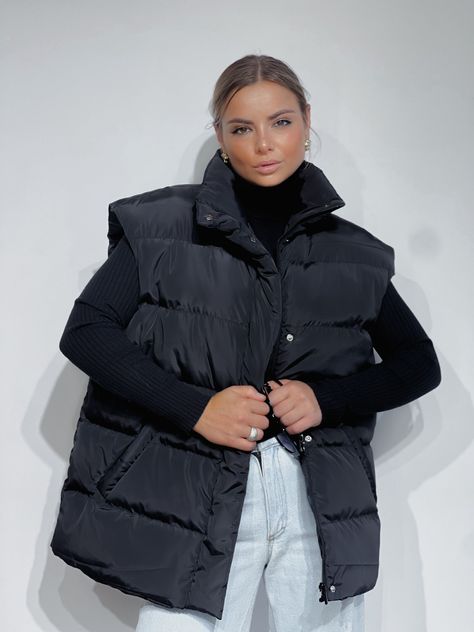 Oversized Black Puffer Vest Outfit, Oversize Puffer Vest Outfit, Large Vest Outfit, Black Puffy Vest Outfit, Oversized Puffer Vest Outfit, Black Vest Puffer, Vests Puffer, Puffer Vest Outfit Black, Buffer Vest