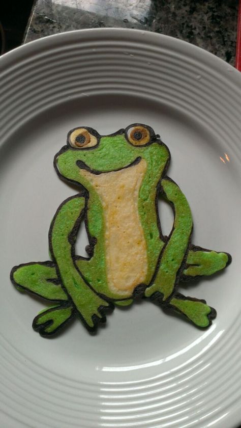 Princess and the Frog pancakes Frog Pancakes, Feasts Of The Lord, Pancake Art, Princess And The Frog, Pancakes And Waffles, The Frog, Green Colour, Baby Ideas, Pet Lovers