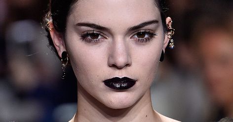 We speak with makeup artists about the best things to keep in mind when wearing black lipstick. Casual Black Lipstick Look, Black Lipstick Look, Black Lipstick Makeup, Collection Moodboard, Lipstick Guide, Light Lipstick, Dark Lipstick, Brown Lipstick, Black Lipstick