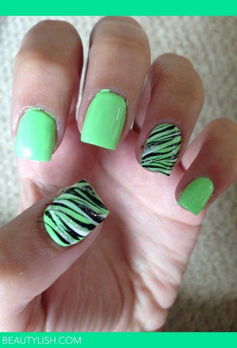 Swirl Nail Art, Zebra Print Nails, Mint Green Nails, Green Nail Art, Zebra Nails, Green Nail Polish, Green Nail, Nails Diy, Halloween Nail Designs