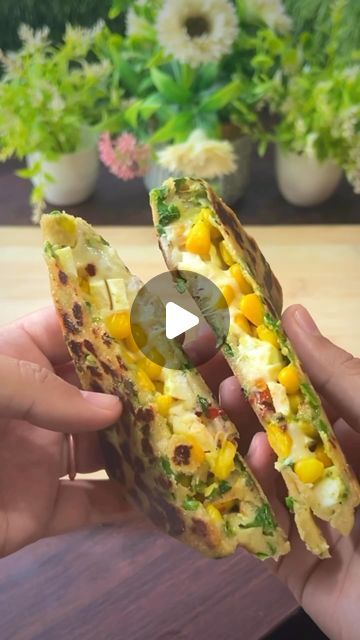 Girish Chhabria on Instagram: "Palak Paneer Corn Lifafa

Do support us and do like, share, comment and tag your friends and family who would love to try this! 

Also do checkout our story highlights to know products, kitchenware and gadgets which we use in our videos!
 
👨‍🍳For more updates follow us @agarnishbowl 
👨‍🍳For more updates follow us @agarnishbowl 
☞︎︎︎ Use #agarnishbowl to get featured!! 
. 
. 
❌ Strictly No Repost!! Neither on Instagram nor on any other platforms. 
. 

#palak #paneer #corn #lifafa #easyrecipe #quickrecipe #recipecreator #mumbaifoodbloggers #mumbaifoodblogger #thanefoodblogger #navimumbaifoodblogger #thanefoodblogger
#foodbloggerlife #foodcontentcreator" Palak Corn Sandwich, Paneer Corn Recipes, Corn Recipes Indian, Indian Breads, Box Recipes, Spicy Snacks Recipes, Mumbai Food, Indian Bread, Spicy Snacks