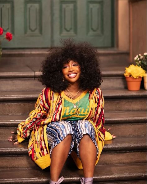 𝓢𝓩𝓐 𝓞𝓝 𝓢𝓔𝓢𝓐𝓜𝓔 𝓢𝓣𝓡𝓔𝓔𝓣 (2024) | my girl sza has found her way to Sesame Street! you haven’t truly made it big time until you’re welcome & make it there. she’s in the big leagues now! grammy-award winning, great sophomore album of the year with SOS & now she’s hanging with elmo & big bird on the street. i am SO proud! look at that! 🥹💕✏️ 🏷️ | #sza #sesamestreet #elmo #bigbird #oscarthegrouch #grover #cookiemonster #pbskids #sos #rnb #blackbeauty #womenshistorymonth #womenshistory #blackgirlmagic Sza Instagram, Cute Lockscreens, Album Of The Year, Women’s History, Womens History Month, Beautiful Inside And Out, Big Bird, Girls World, Brown Girl