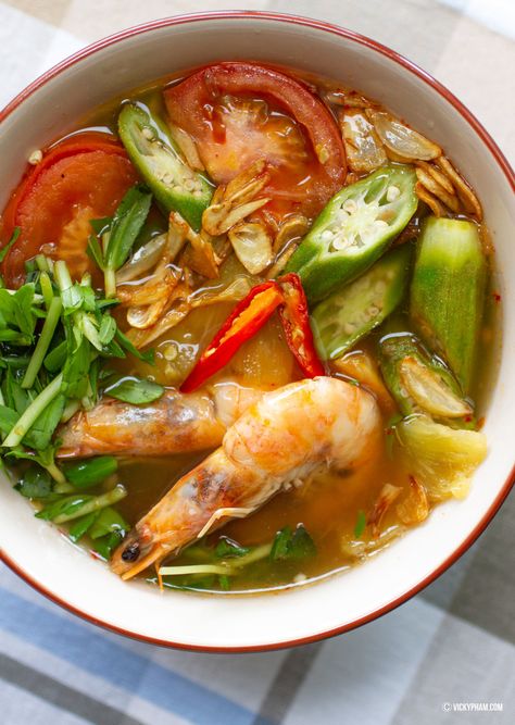 Vietnamese Sweet & Sour Shrimp Soup with Pineapple (Canh Chua Tom Nau Thom) — Vietnamese Home Cooking Recipes Sweet Sour Shrimp, Hot And Sour Soup Recipe, Sweet And Sour Soup, Recipe With Shrimp, Sour Soup Recipe, Winter Melon Soup, Shrimp Soup Recipes, Home Cooking Recipes, Melon Soup