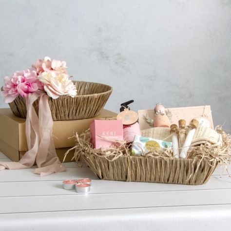 Hamper Diy, Hampers Ideas, Basket Hamper, Hamper Gift Basket, Luxury Hampers, Backdrop Frame, Packing Ideas, Large Flower Pots, Cool Packaging