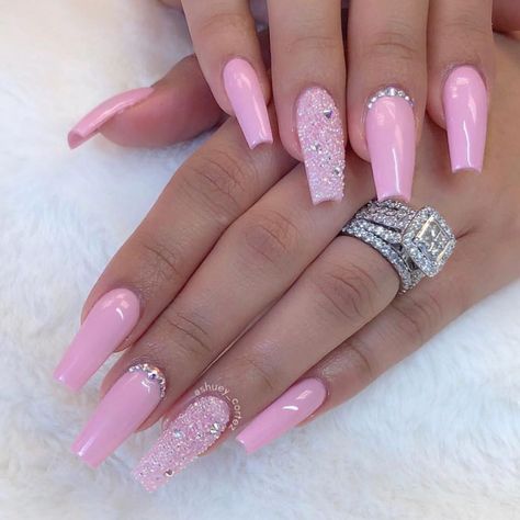 Blush Pink Acrylic Nails Glitter, Good And Pink Nails, Long Nail Designs Pink Glitter, Rhinestone And Glitter Nails, Nail Designs Pink Glitter, Nails Inspiration Rosa, Pink Nails For Birthday, Pretty Pink Nails Glitter, Nails Inspiration Pink Glitter