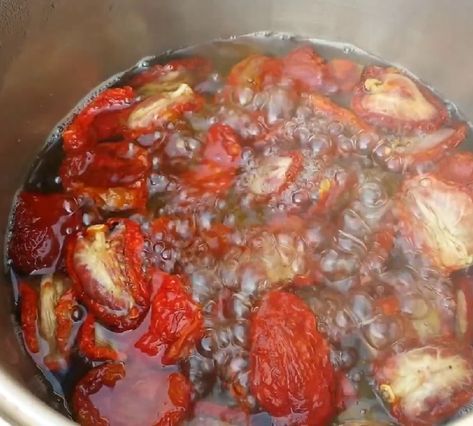 How To Can Sun Dried Tomatoes, Canning Sundried Tomatoes, Recipes Using Sundried Tomatoes, How To Make Sundried Tomatoes, How To Make Sundried Tomatoes At Home, Diy Sundried Tomatoes, How To Make Sun Dried Tomatoes, Sundried Tomatoes Recipes, Recipes Using Sun Dried Tomatoes