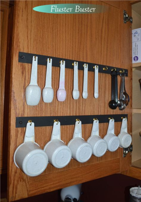 An easy and inexpensive project to organize your measuring cups and spoons. Measuring Spoons Organization, Measuring Cup Organization, Measuring Cup Storage, Cup Organization, Kitchen Sink Remodel, Kitchen Tile Inspiration, Spoon Rack, Decor Organization, Measuring Cups And Spoons