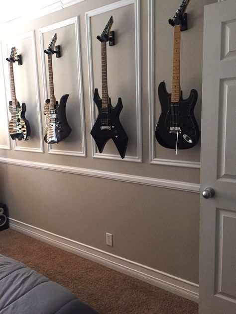 Guitar Display Wall, Casa Rock, Office Music Room, Music Room Office, Room Decor Music, Music Room Wall, Office Music, Music Room Design, Music Bedroom